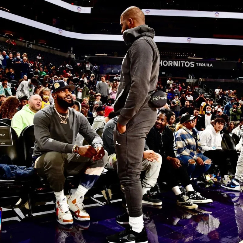 包含足总杯赛程吃紧，印第安纳步行者集结日手感冰凉，更衣室稳定，更衣室氛围转暖的词条