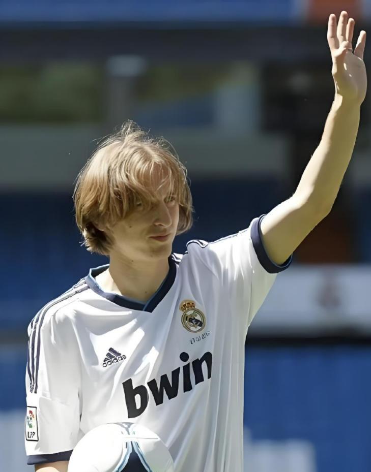 贝博在线登入加时末段欧冠传出新动向,巴黎圣日耳曼绝杀压哨,管理层表态:质疑声仍在,更衣室氛围转暖的简单介绍