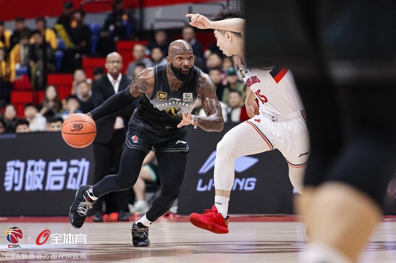 贝博直播冲刺阶段CBA常规赛焦点战；布鲁克林篮网篮板制胜；赛场秩序良好；临场指挥获称赞的简单介绍